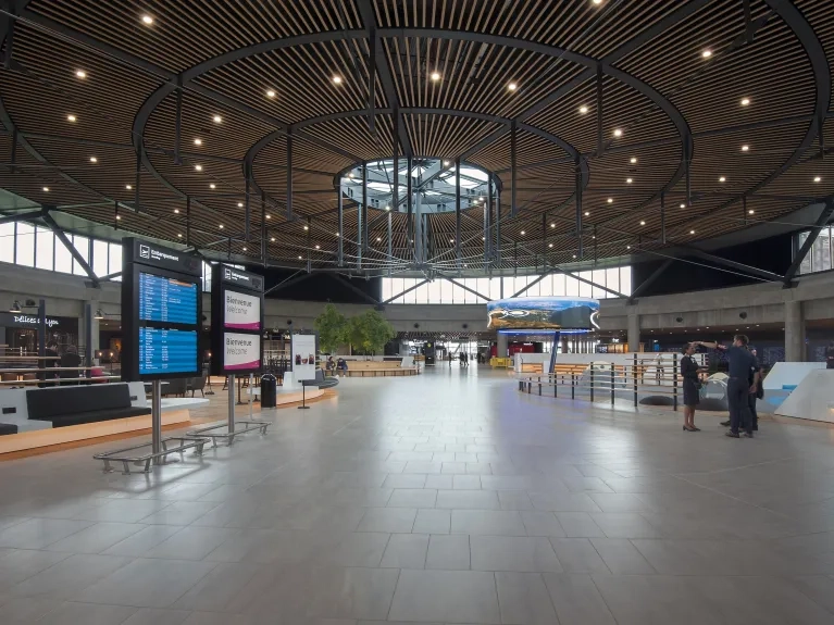 Aéroport de Saint Exupéry - Baffles métalliques - PLAFOMETAL