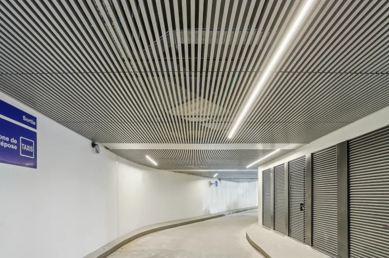 Halle Beraudier, Lyon - Plafond Linéaire - PLAFOMETAL