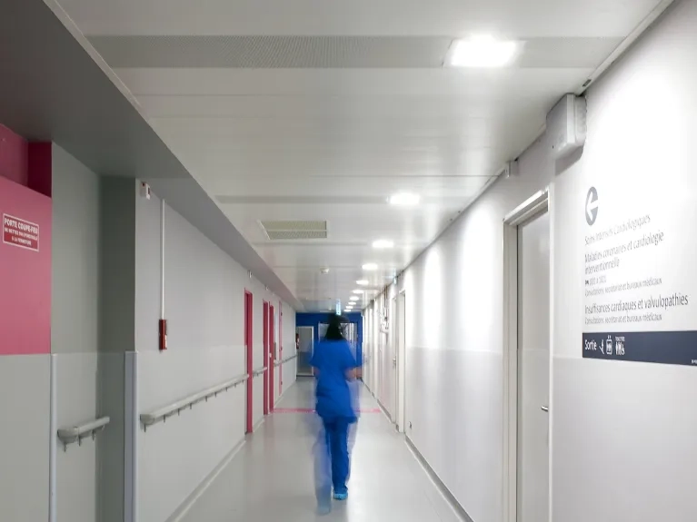 Hôpital La Timone - PM8 Stable au Feu - PLAFOMETAL