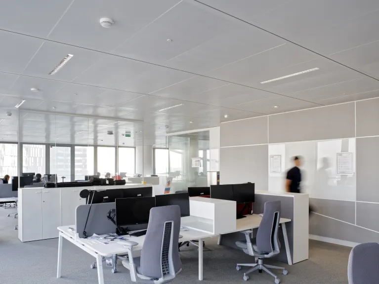 Tour Saint Gobain - Plafond PM5 climatique Zenith - PLAFOMETAL