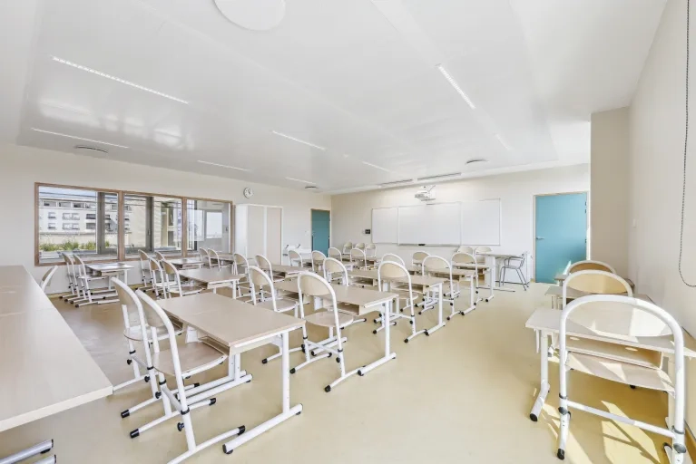 Ecole primaire Champignac, Chessy - Plafond Rayonnant Zenith - PLAFOMETAL