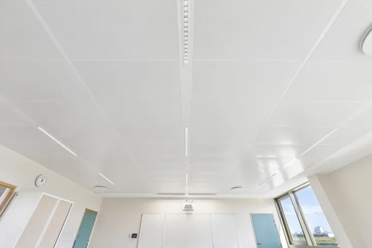 Ecole primaire Champignac, Chessy - Plafond rayonnant Zenith - PLAFOMETAL