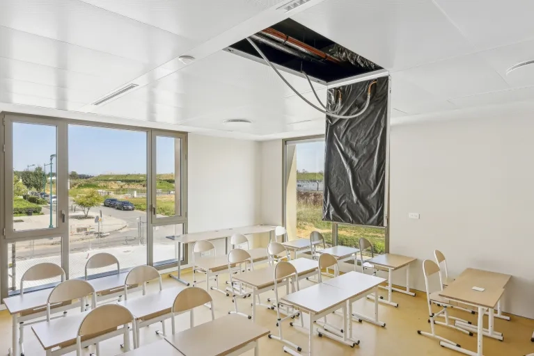 Ecole primaire Champignac, Chessy - Plafond Rayonnant Zenith - PLAFOMETAL
