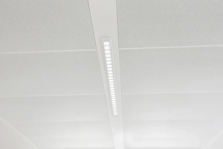 Ecole primaire Champignac, Chessy - Plafond Rayonnant Zenith - PLAFOMETAL