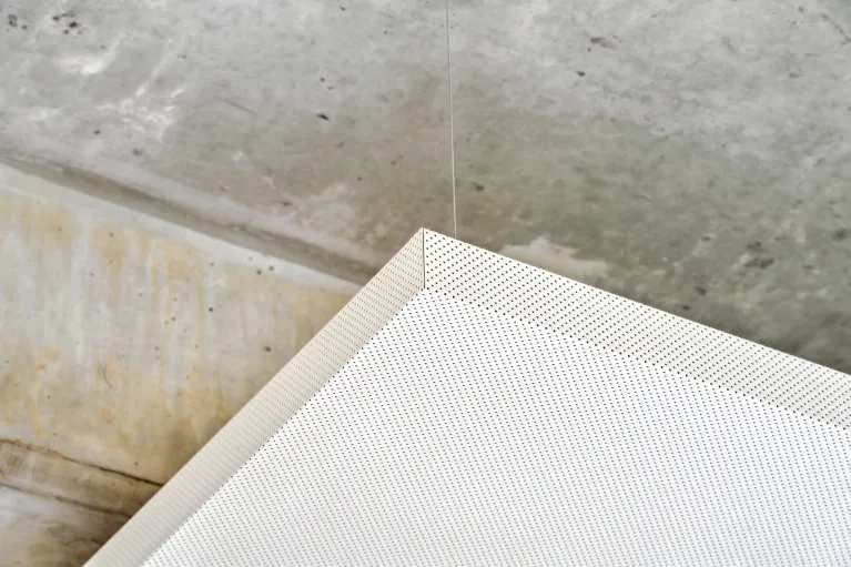 Conseil départemental du Nord - Ilot métallique blanc - PLAFOMETAL