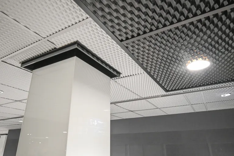 Aéroport de Mulhouse - métal mesh - PLAFOMETAL