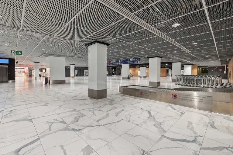 Aéroport de Mulhouse - métal déployé MESH - PLAFOMETAL 