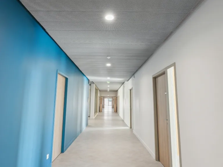 Bâtiment-Scolaire-Annonay-MESH-PLAFOMETAL