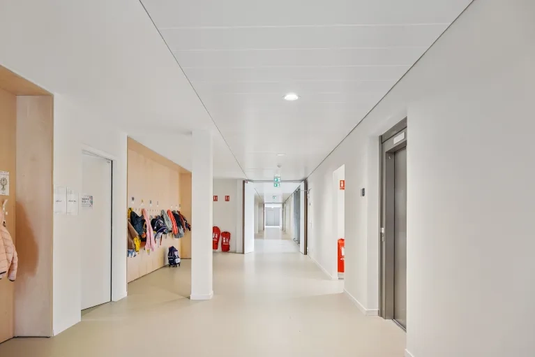 Groupe scolaire les Genêts - Plafond Horus - PLAFOMETAL 