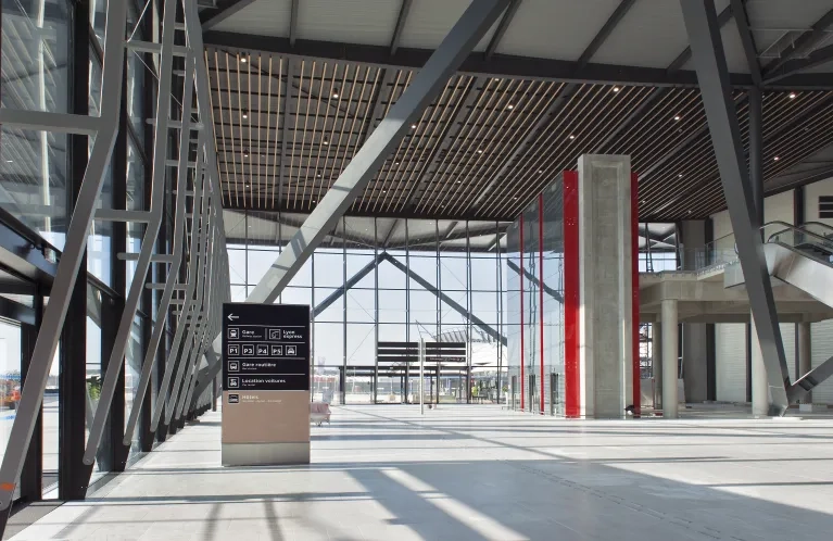 aeroport-saint-exupery-baffle-plafometal-lyon.jpg
