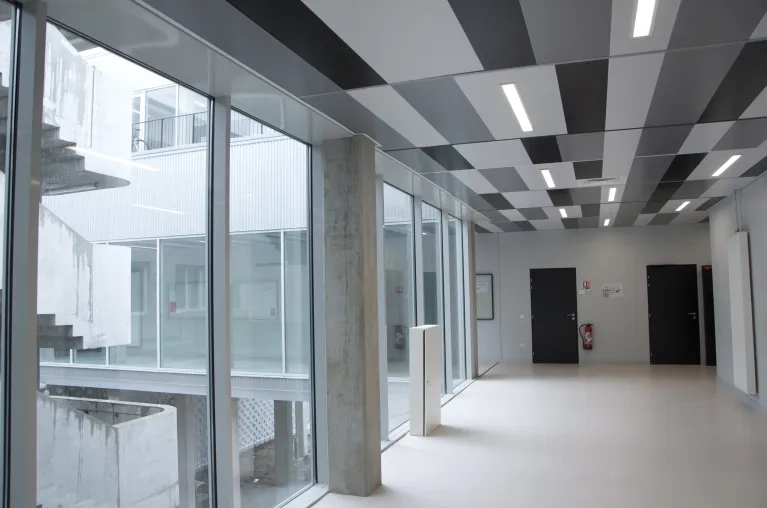 clermont-dental-school-plafometal-bacs-autoportant.jpg