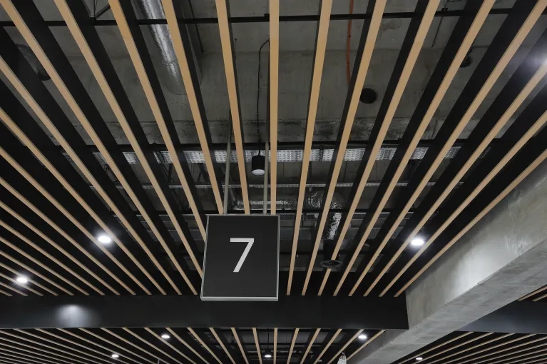 lyon-saint-exupery-airport-plafometal-baffle.jpg