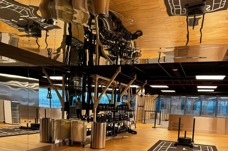 salle-de-sport-miroir_plafometal_finitions.jpg