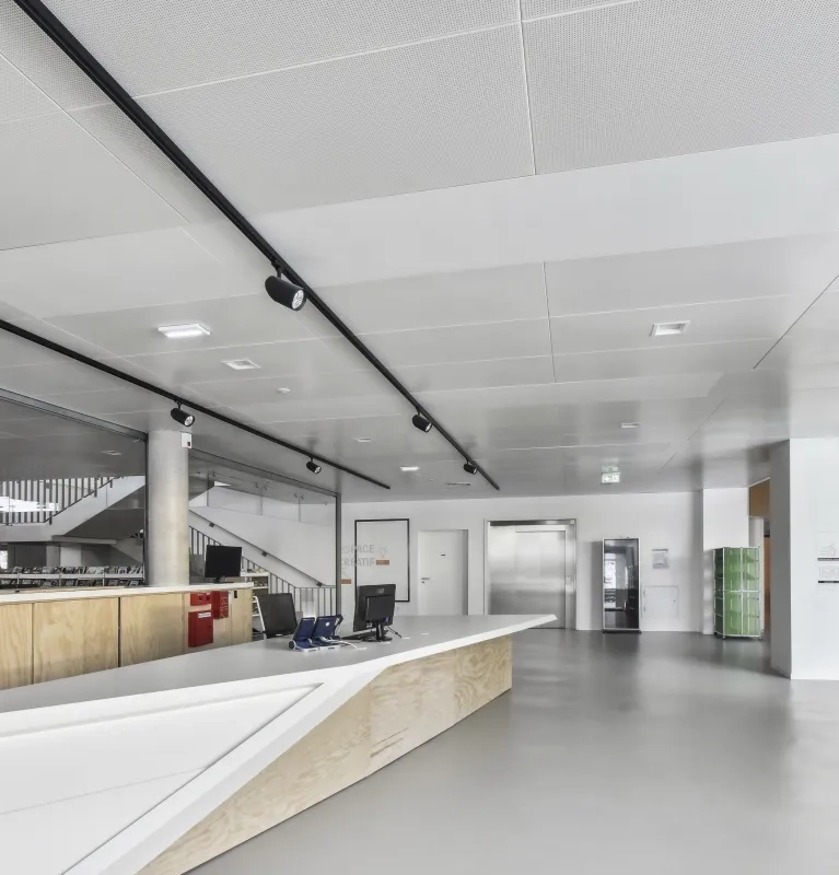 Plafond suspendu fermé